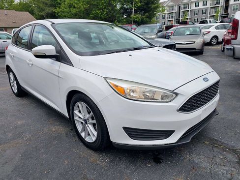 Used 2017 Ford Focus SE FWD image 4