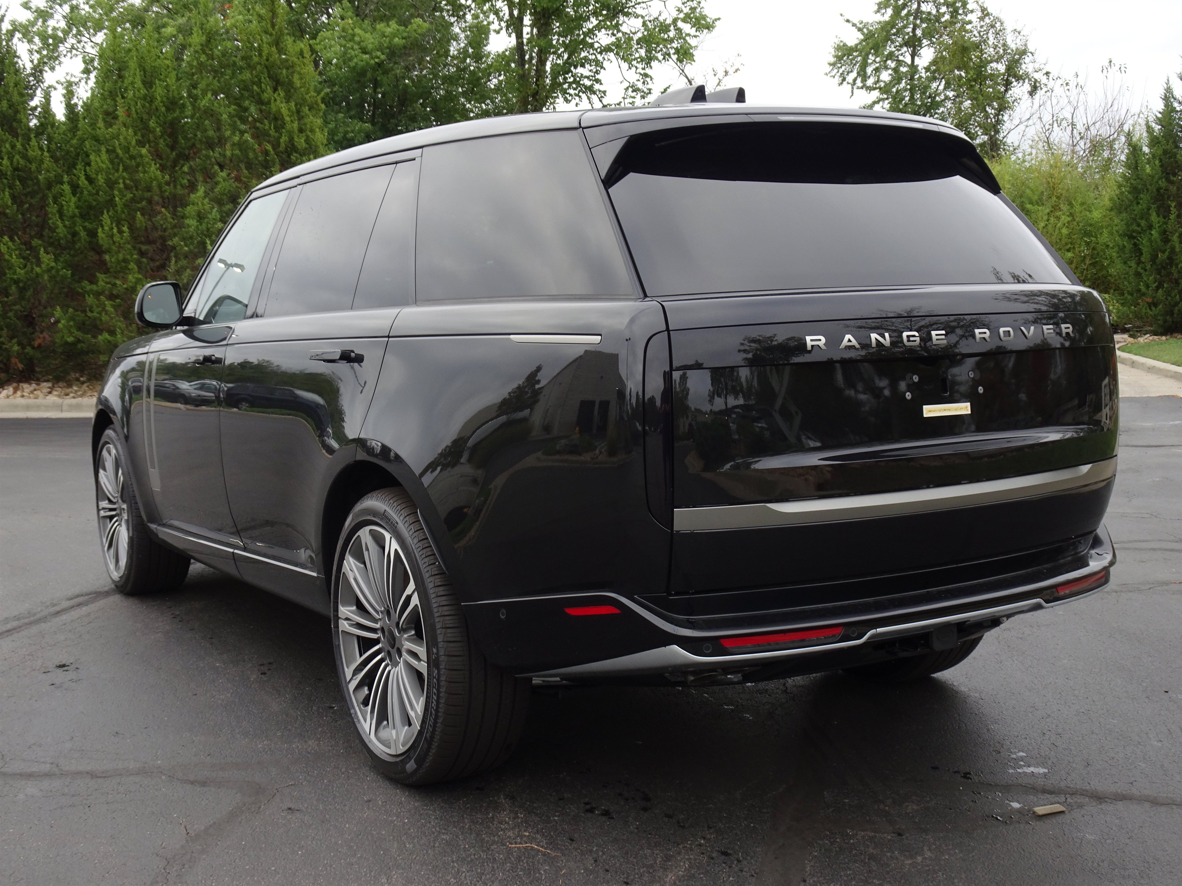 New 2026 Land Rover Range Rover Long Wheelbase SE AWD/4WD image 4