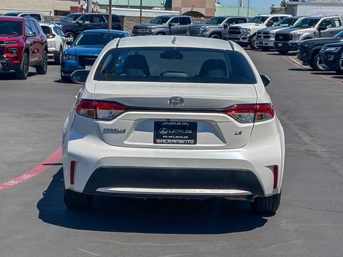 Used 2021 Toyota Corolla LE w/ LE Convenience Package FWD image 4