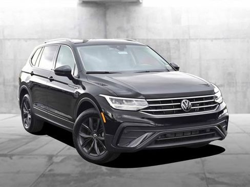 Certified 2024 Volkswagen Tiguan SE AWD/4WD image 2