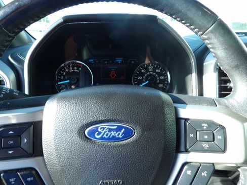 Used 2018 Ford F150 Lariat w/ Equipment Group 502A Luxury AWD/4WD image 14