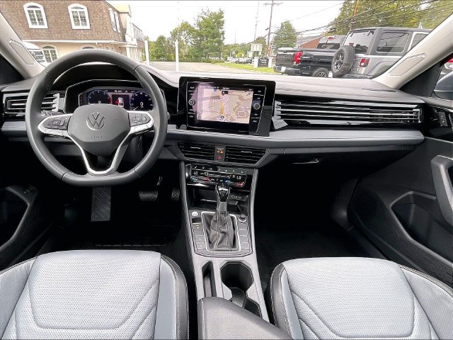 Used 2026 Volkswagen Jetta SEL FWD image 14