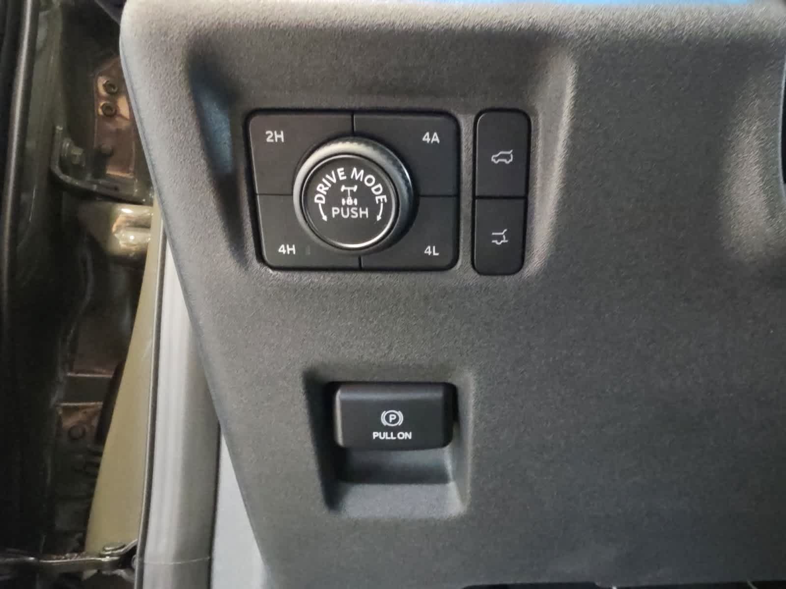 Used 2025 Ford Expedition Tremor AWD/4WD image 25