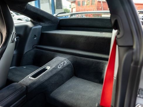 Used 2018 Porsche 911 GT3 image 44