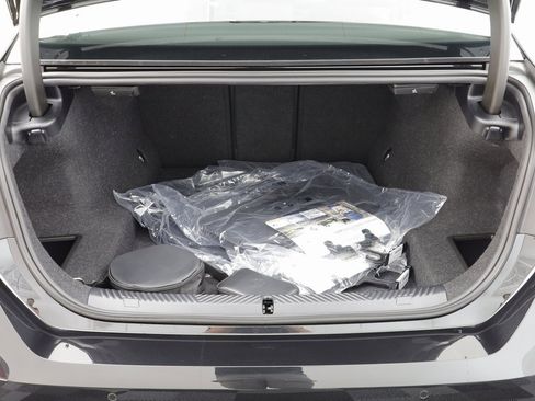 New 2026 BMW 540i xDrive w/ Premium Package image 18