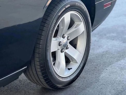 Used 2012 Dodge Challenger SXT image 20