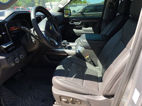 Used 2023 Chevrolet Silverado 1500 LTZ w/ LTZ Premium Package image 2
