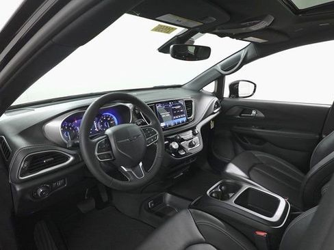 New 2026 Chrysler Pacifica Select image 14