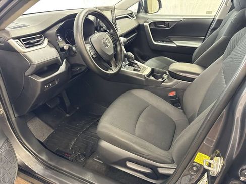 Used 2021 Toyota RAV4 LE AWD/4WD image 11