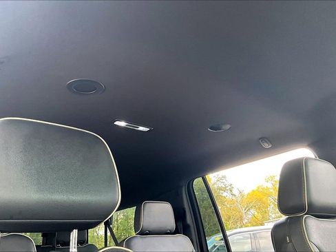 Used 2023 Chevrolet Suburban Premier image 27