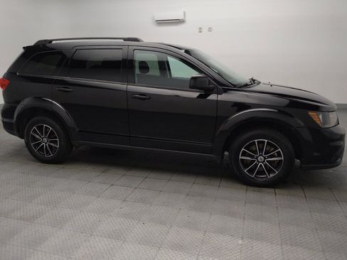 Used 2019 Dodge Journey SE w/ Blacktop Package FWD image 11