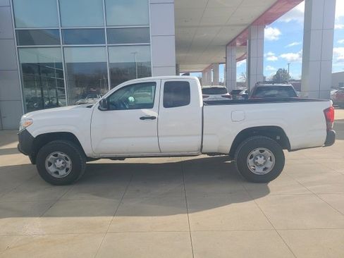 Used 2022 Toyota Tacoma SR image 4