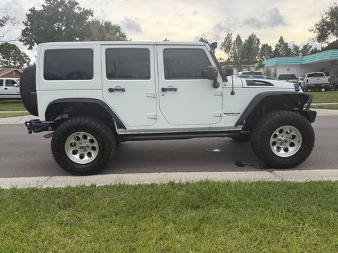 Used 2015 Jeep Wrangler Unlimited Rubicon w/ Connectivity Group AWD/4WD image 3