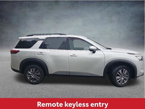 Used 2025 Nissan Pathfinder SV AWD/4WD image 8