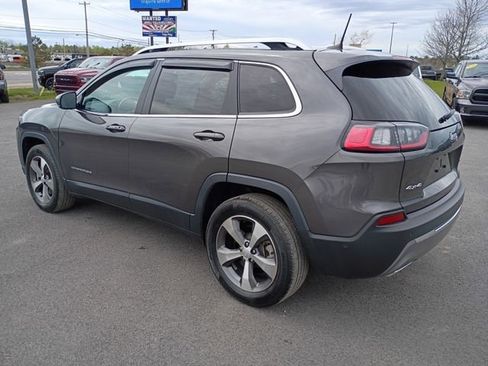 Used 2021 Jeep Cherokee Limited AWD/4WD image 6