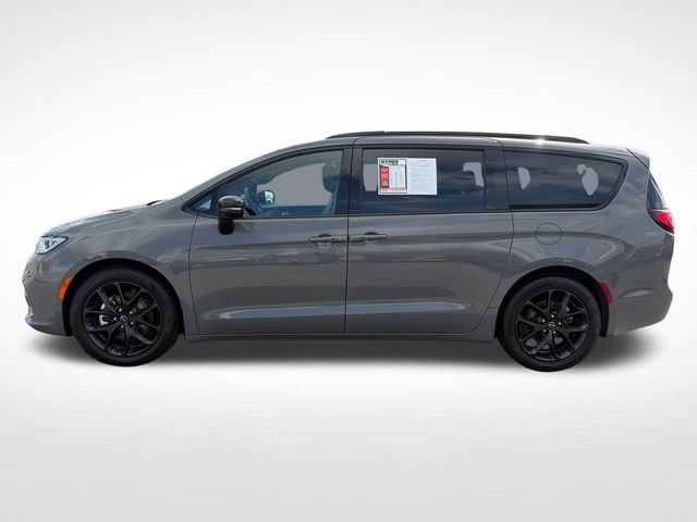 Used 2025 Chrysler Pacifica Limited FWD image 3