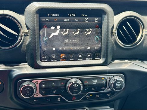 Used 2023 Jeep Wrangler Unlimited Sahara AWD/4WD image 17