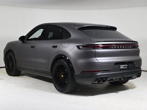 Certified 2024 Porsche Cayenne S image 3
