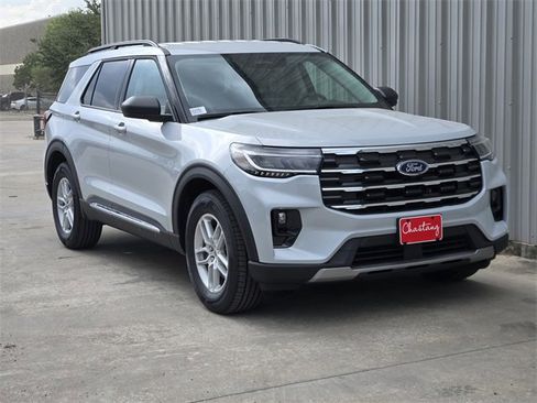 New 2025 Ford Explorer Active w/ Active Comfort Package image 2