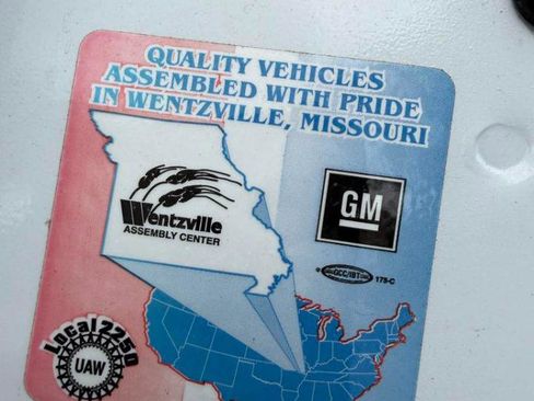 Used 2025 Chevrolet Express 2500 w/ Driver Convenience Package image 27