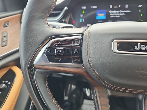 Used 2023 Jeep Grand Cherokee Summit w/ Luxury Tech Group V image 21