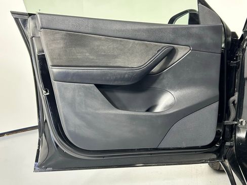 Used 2021 Tesla Model Y Long Range image 31