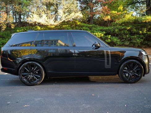 Used 2023 Land Rover Range Rover Long Wheelbase SE image 12