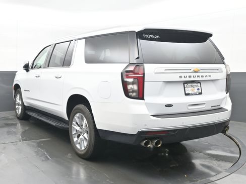 Used 2023 Chevrolet Suburban Premier image 8