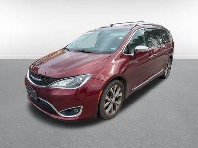 Used 2018 Chrysler Pacifica Limited w/ Tire & Wheel Group