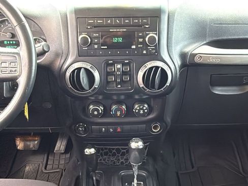 Used 2015 Jeep Wrangler Unlimited Sport w/ Quick Order Package 24S AWD/4WD image 31