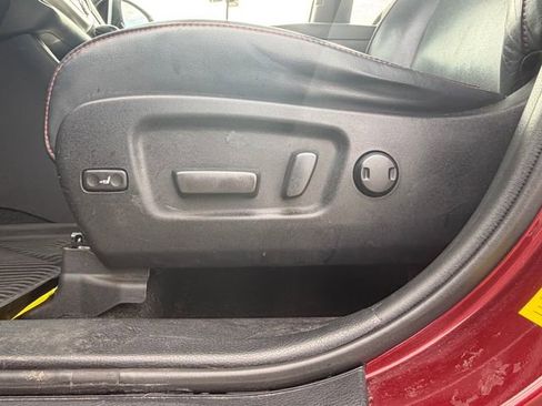 Used 2019 Toyota Highlander SE w/ Nightshade Edition image 16