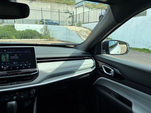 Used 2025 Jeep Compass Limited image 36