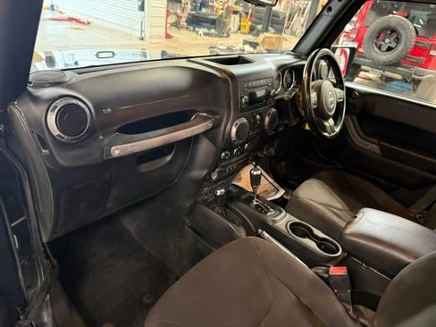 Used 2018 Jeep Wrangler Unlimited Sport AWD/4WD image 29