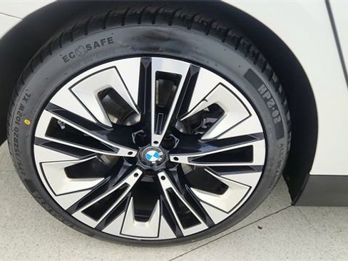 Used 2025 BMW 540i xDrive image 61