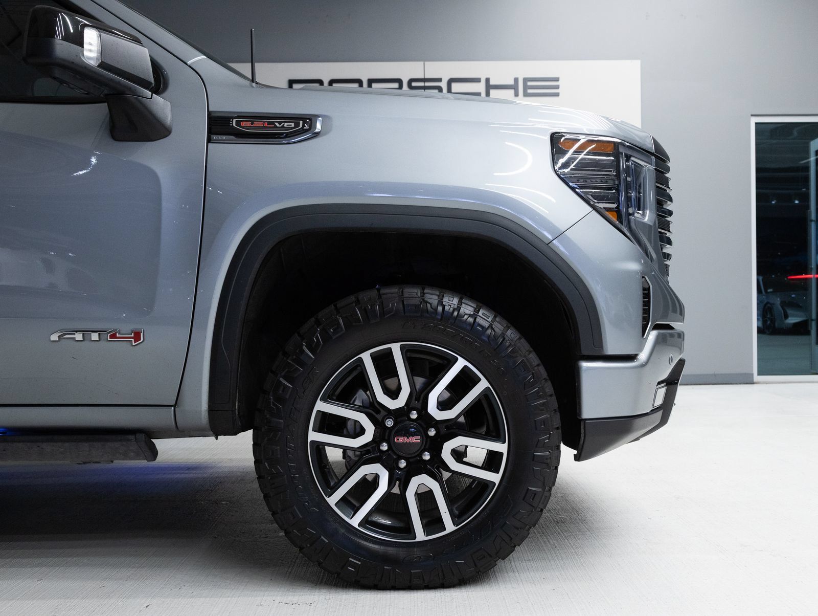 Used 2023 GMC Sierra 1500 AT4 w/ Technology Package AWD/4WD image 11