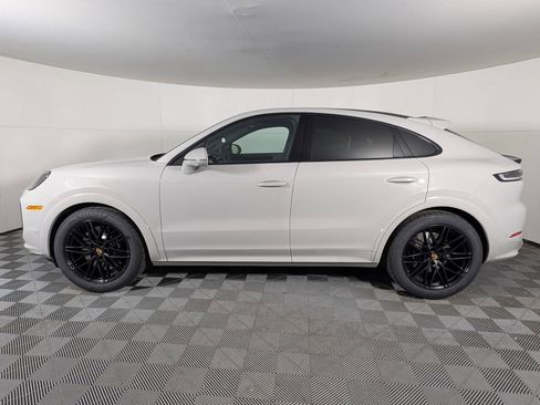 New 2026 Porsche Cayenne GTS image 2