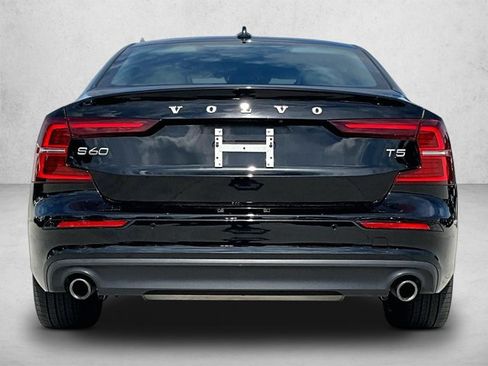 Used 2020 Volvo S60 T5 Momentum FWD image 4