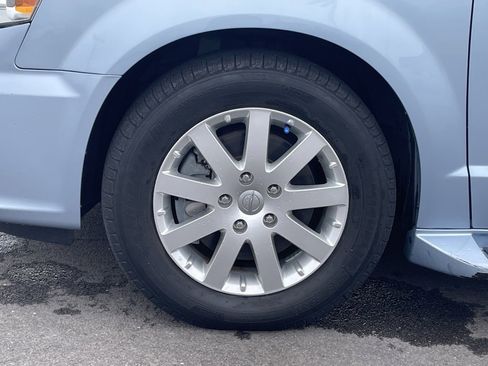 Used 2013 Chrysler Town & Country Touring image 31