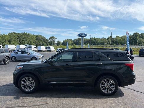 Certified 2022 Ford Explorer XLT w/ Equipment Group 202A AWD/4WD image 4