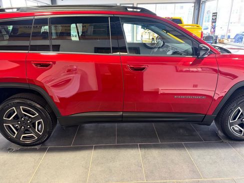 Used 2026 Jeep Cherokee Limited image 4