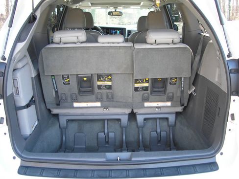 Used 2017 Toyota Sienna image 6