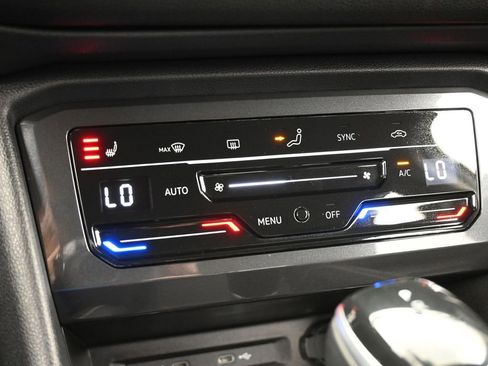 Used 2023 Volkswagen Tiguan SE image 24