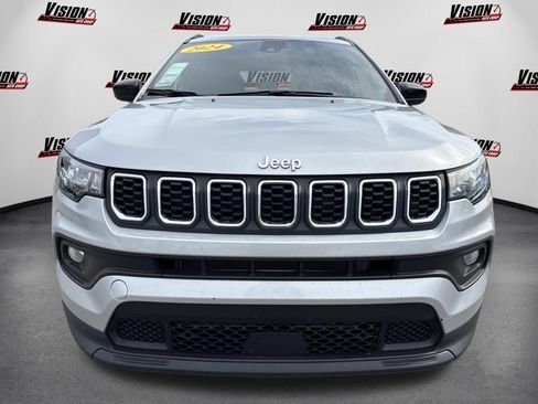 Used 2024 Jeep Compass Latitude AWD/4WD image 2