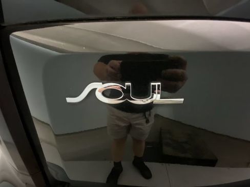 Used 2013 Kia Soul FWD image 24