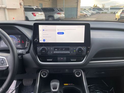 Used 2025 Toyota Grand Highlander FWD image 17