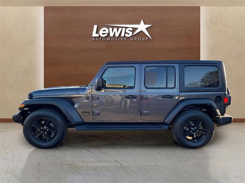 Used 2022 Jeep Wrangler Unlimited Sport image 2