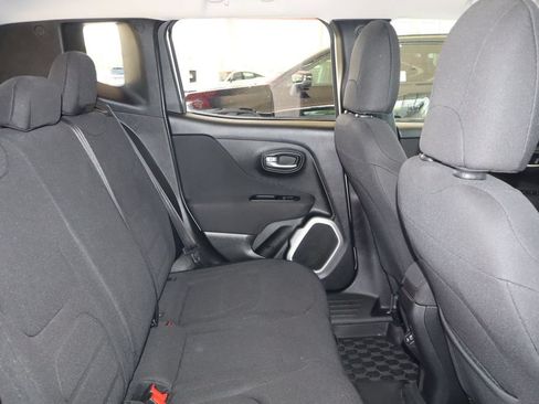 Used 2019 Jeep Renegade Latitude FWD image 38