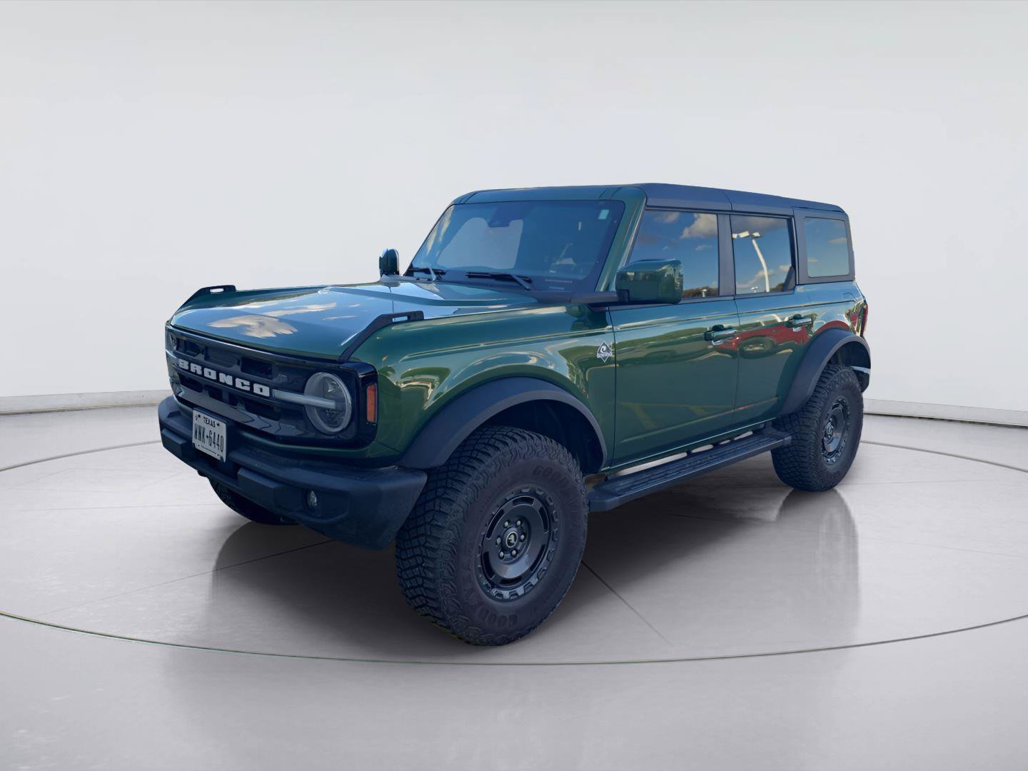 Used 2024 Ford Bronco Outer Banks AWD/4WD image 1