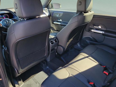 Used 2025 Mercedes-Benz GLB 250 image 7