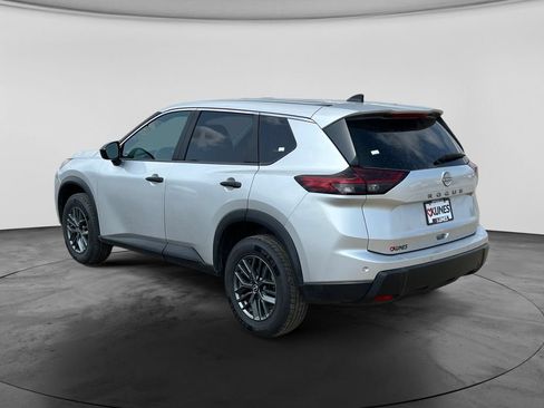 Used 2024 Nissan Rogue S FWD image 8